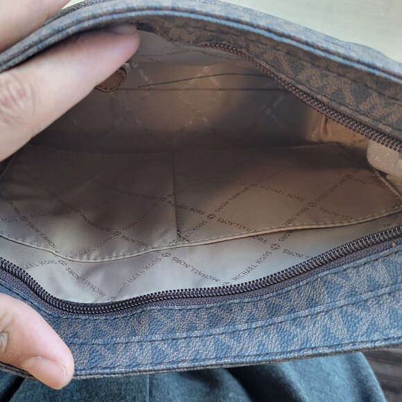 Michael Kors Jet Set Travel Large Logo Messenger Bag - Picture 7 of 12